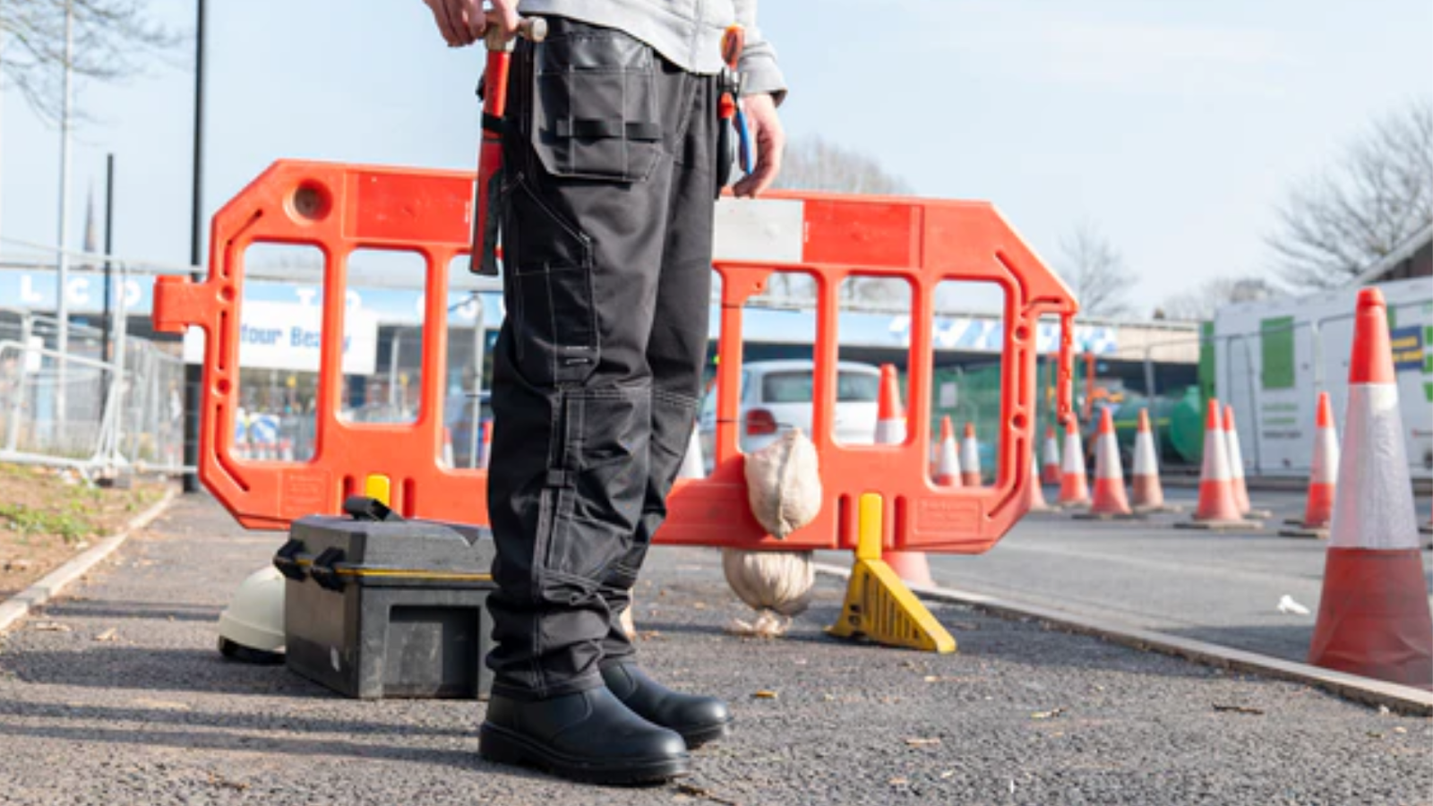 Top 10 Features Every Workwear Trouser Must Have