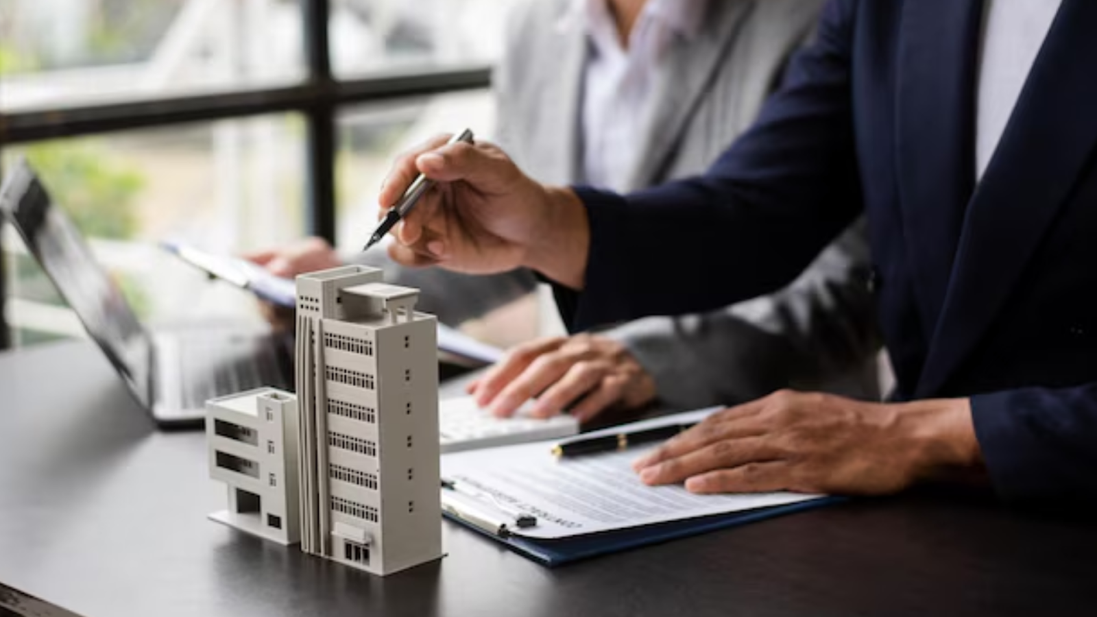 What are the responsibilities of a property management company in Los Gatos?