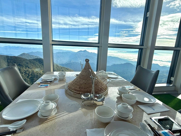 Panoramic Mountain Views That Make Every Stay Memorable